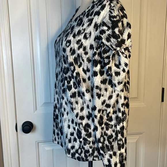 Loft Leopard Print Puff Sleeves,Top Sz XL Black/Gray - Picture 5 of 9